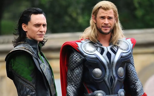 Universo Marvel 616: Para Chris Hemsworth e Taika Waititi, Loki